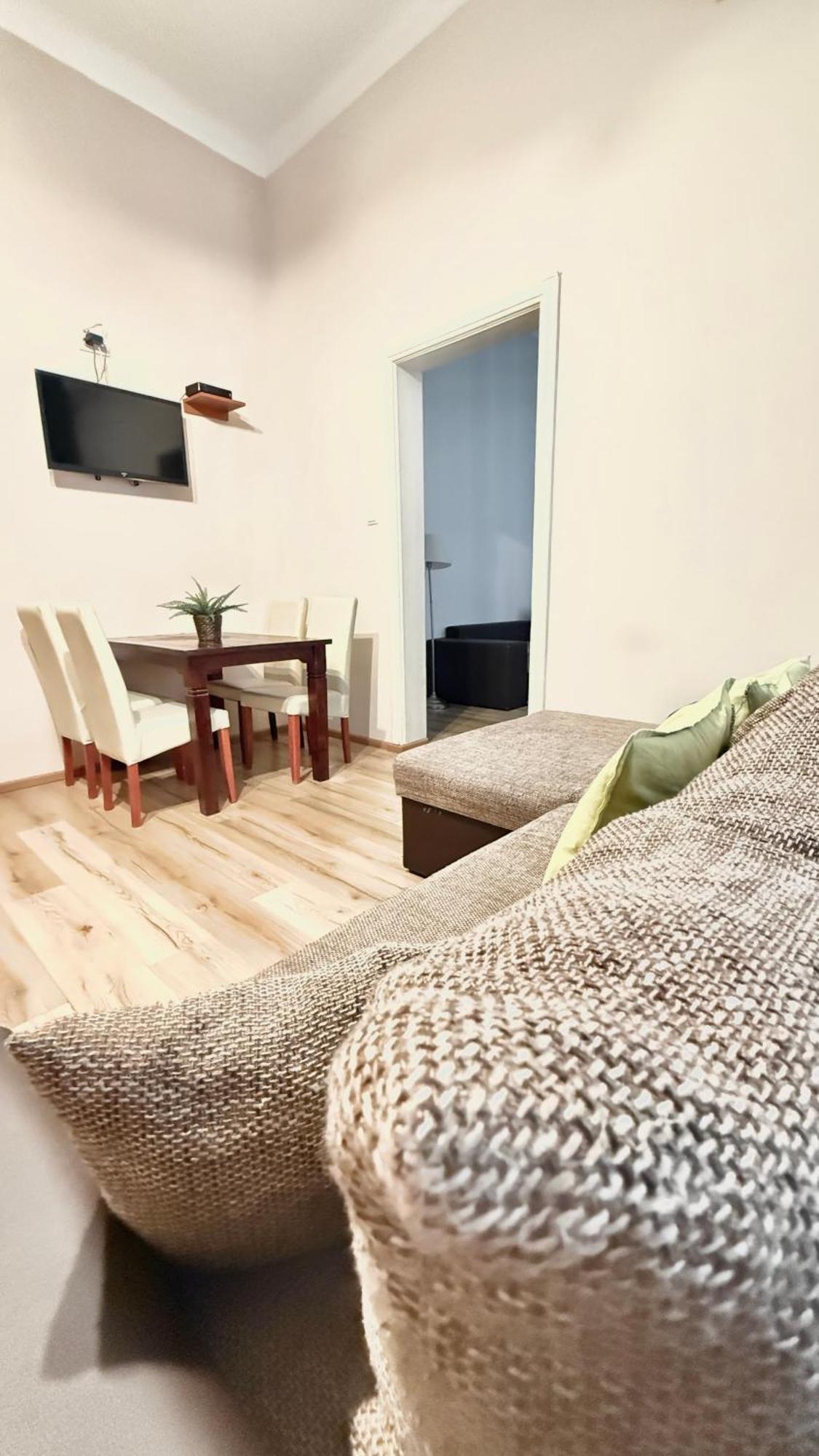 Central Walk Fashionstreet Apartmnts Budapest Exterior photo